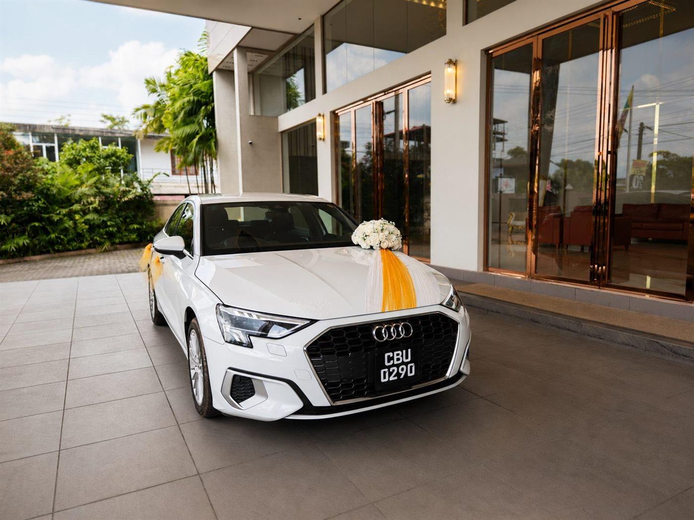 Wedding car decoration style