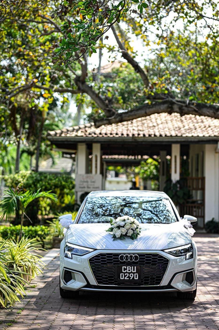 Wedding car decoration style